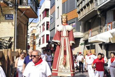 Despedida de gigantes, misa y encierro para poner fin a las fiestas patronales de Peralta