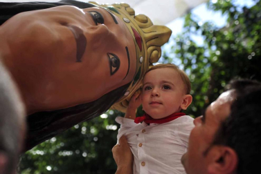 Despedida de gigantes, misa y encierro para poner fin a las fiestas patronales de Peralta