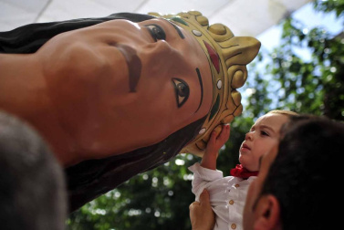 Despedida de gigantes, misa y encierro para poner fin a las fiestas patronales de Peralta