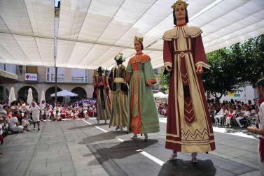 Despedida de gigantes, misa y encierro para poner fin a las fiestas patronales de Peralta