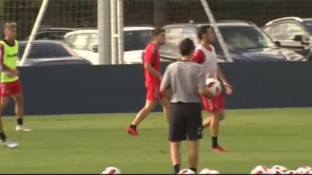 Vuelta a la normalidad en el entrenamiento de Osasuna tras el desmayo de Imanol