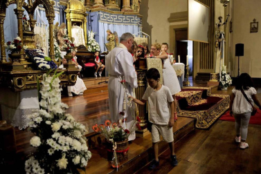La localidad celebró el día de los más pequeños con un cohete desde el balcón del ayuntamiento e hinchables