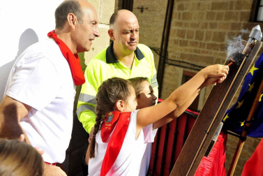 La localidad celebró el día de los más pequeños con un cohete desde el balcón del ayuntamiento e hinchables