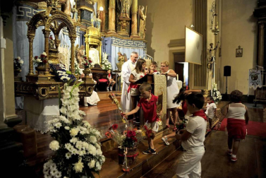 La localidad celebró el día de los más pequeños con un cohete desde el balcón del ayuntamiento e hinchables