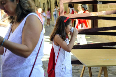 La localidad celebró el día de los más pequeños con un cohete desde el balcón del ayuntamiento e hinchables