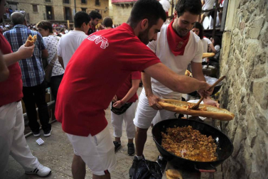 Imágenes de las meriendas de las cuadrillas de Artajona