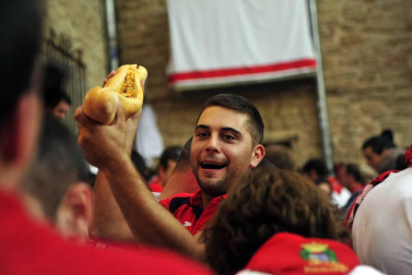 Imágenes de las meriendas de las cuadrillas de Artajona