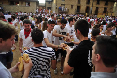 Imágenes de las meriendas de las cuadrillas de Artajona