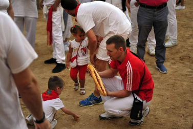 Imágenes de las meriendas de las cuadrillas de Artajona