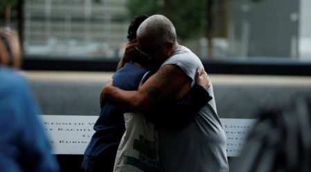 La Gran Manzana recordó el 11-S con una emotiva ceremonia en la que familiares de los fallecidos leyeron los nombres de las casi 3.000 personas que perdieron la vida en los ataques de aquel día.