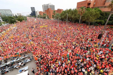 Multitudinaria manifestación de la Diada a favor de la república y los presos