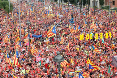 Multitudinaria manifestación de la Diada a favor de la república y los presos