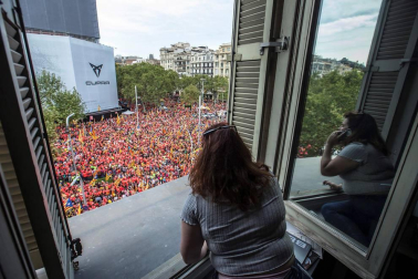 Multitudinaria manifestación de la Diada a favor de la república y los presos