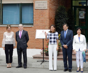 La reina Letizia ha presidido este miércoles en Oviedo el acto de apertura del curso escolar 2018-2019 en toda España, acto que ha tenido lugar en el colegio Baudilio Arce y en el Instituto doctor Fleming de Oviedo, centros públicos que se hallan próximos al de La Gesta, en el que ella estudió de pequeña.