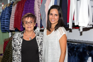 La asociación de comercio La Campana–Kanpaia Elkartea de Burlada ha organizado la sexta edición de 'La Noche del Vino y las Velas'. La cita fue el viernes 7 de septiembre y contó con la participación de 16 establecimientos. Descuentos especiales acompañaron la jornada y diferentes eventos dieron vida a los espacios comerciales, entre los que se incluyeron conciertos, talleres, charlas, degustaciones, concursos o una chocolatada.