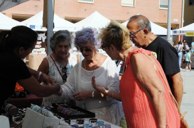 Un año más, y ya van diez, el Ayuntamiento de Valtierra ha organizado la tradicional Feria internacional de calabazas gigantes. El certamen, que se celebró el 8 de septiembre, volvió a aupar en el trono al valtierrano Rubén Mendi, que presentó una hermosa calabaza que superaba los setecientos kilos de peso.