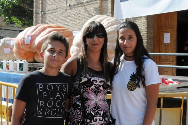 Un año más, y ya van diez, el Ayuntamiento de Valtierra ha organizado la tradicional Feria internacional de calabazas gigantes. El certamen, que se celebró el 8 de septiembre, volvió a aupar en el trono al valtierrano Rubén Mendi, que presentó una hermosa calabaza que superaba los setecientos kilos de peso.