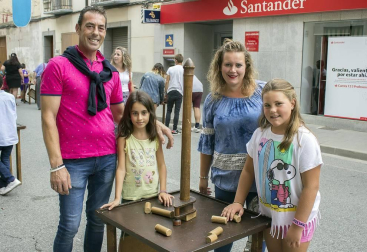 El 8 de septiembre, los vecinos de San Adrián disfrutaron de una jornada medieval que les permitió disfrutar de más de 30 puestos de artesanía en las calles, diversas escenificaciones -como la de la ermita de San Adrián o la batalla de Balma- talleres infantiles, pasacalles musical y un cierre del mercado que incluyó un aquelarre.