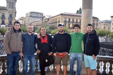 El pasado domingo se disputó la X Edición de la Maratón Pamplona-Puente La Reina, una prueba de patinaje de velocidad que está catalogada como la más dura del mundo. Este año 400 fueron los deportistas que salieron desde la Plaza del Castillo y 291 los que arribaron a la meta de Puente La Reina. Entre ellos, los más rápidos fueron la navarra Marta Ancín y el patinador galo Nolan Beddiaf.