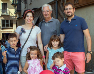 La celebración del Privilegio de la Unión tuvo en el sábado 8 de septiembre su día grande. Además de los actos institucionales, los pamploneses pudieron disfrutar en este día de un inmejorable ambiente por las calles del Casco Antiguo donde, además de la animación teatral y musical que recorrió cada rincón, se pudo visitar un inmenso mercado medieval en el que participaron ciento veinte puestos de artesanía y alimentación.