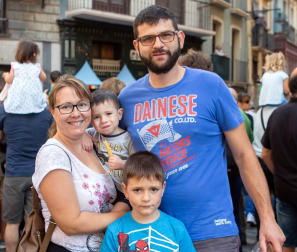 La celebración del Privilegio de la Unión tuvo en el sábado 8 de septiembre su día grande. Además de los actos institucionales, los pamploneses pudieron disfrutar en este día de un inmejorable ambiente por las calles del Casco Antiguo donde, además de la animación teatral y musical que recorrió cada rincón, se pudo visitar un inmenso mercado medieval en el que participaron ciento veinte puestos de artesanía y alimentación.