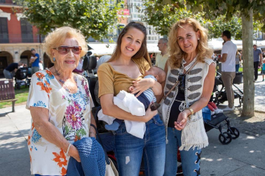 La celebración del Privilegio de la Unión tuvo en el sábado 8 de septiembre su día grande. Además de los actos institucionales, los pamploneses pudieron disfrutar en este día de un inmejorable ambiente por las calles del Casco Antiguo donde, además de la animación teatral y musical que recorrió cada rincón, se pudo visitar un inmenso mercado medieval en el que participaron ciento veinte puestos de artesanía y alimentación.
