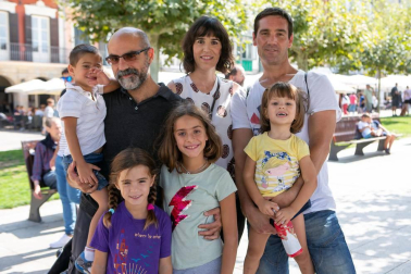 La celebración del Privilegio de la Unión tuvo en el sábado 8 de septiembre su día grande. Además de los actos institucionales, los pamploneses pudieron disfrutar en este día de un inmejorable ambiente por las calles del Casco Antiguo donde, además de la animación teatral y musical que recorrió cada rincón, se pudo visitar un inmenso mercado medieval en el que participaron ciento veinte puestos de artesanía y alimentación.