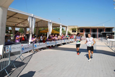 Noáin acogió un año más esta prueba deportiva y solidaria cuyo objetivo es visibilizar y apoyar la investigación del síndrome Dravet. Los participantes más atléticos pudieron retarse en el trail que recorre las montañas cercanas a la localidad. Además, también se pudo participar en marcha apta para todos los públicos.