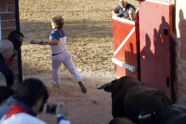 Sangüesa celebra el cuarto día de sus fiestas dedicado a los mayores, con homenaje, baile de la comparsa y encierro