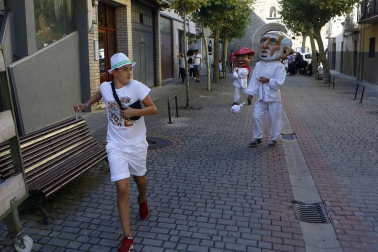 Sangüesa celebra el cuarto día de sus fiestas dedicado a los mayores, con homenaje, baile de la comparsa y encierro