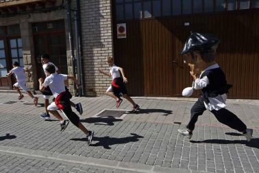 Sangüesa celebra el cuarto día de sus fiestas dedicado a los mayores, con homenaje, baile de la comparsa y encierro