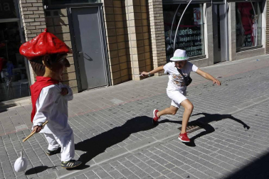 Sangüesa celebra el cuarto día de sus fiestas dedicado a los mayores, con homenaje, baile de la comparsa y encierro