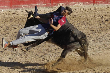 Sangüesa celebra el cuarto día de sus fiestas dedicado a los mayores, con homenaje, baile de la comparsa y encierro