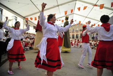 Olite entra en el ecuador de sus fiestas celebrando el Día de la Merindad