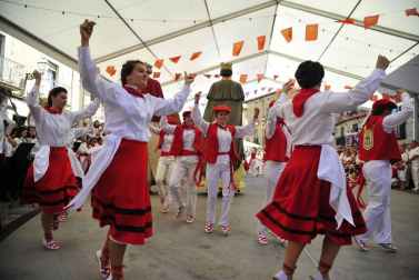 Olite entra en el ecuador de sus fiestas celebrando el Día de la Merindad