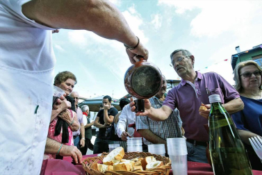 Alsasua celebró el día grande de sus fiestas con una misa, almuerzo y bailes al son del txistu