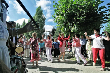 Alsasua celebró el día grande de sus fiestas con una misa, almuerzo y bailes al son del txistu