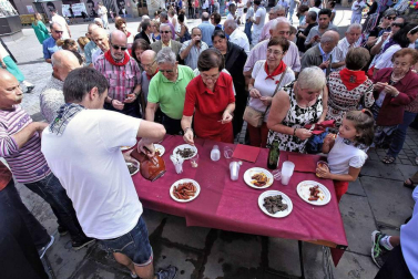 Alsasua celebró el día grande de sus fiestas con una misa, almuerzo y bailes al son del txistu
