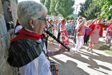 Alsasua celebró el día grande de sus fiestas con una misa, almuerzo y bailes al son del txistu