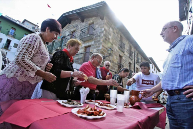 Alsasua celebró el día grande de sus fiestas con una misa, almuerzo y bailes al son del txistu