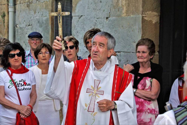 Alsasua celebró el día grande de sus fiestas con una misa, almuerzo y bailes al son del txistu