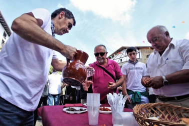 Alsasua celebró el día grande de sus fiestas con una misa, almuerzo y bailes al son del txistu