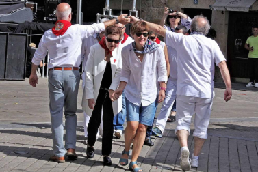 Alsasua celebró el día grande de sus fiestas con una misa, almuerzo y bailes al son del txistu