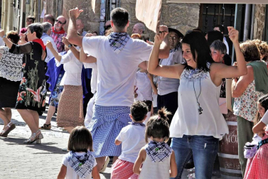 Alsasua celebró el día grande de sus fiestas con una misa, almuerzo y bailes al son del txistu
