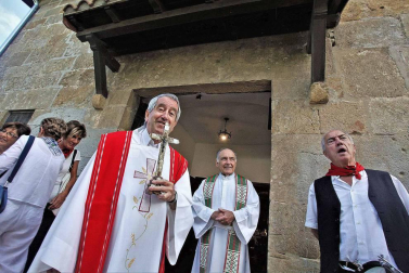Alsasua celebró el día grande de sus fiestas con una misa, almuerzo y bailes al son del txistu
