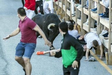 Encierro, música, danzas, aniversario y despedida en el sábado de fiestas de Sangüesa