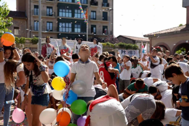 La Asociación Munduko Argia protagonizó el chupinazo de Huarte