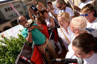 La Asociación Munduko Argia protagonizó el chupinazo de Huarte