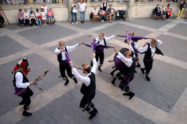 Encierro, música, danzas, aniversario y despedida en el sábado de fiestas de Sangüesa