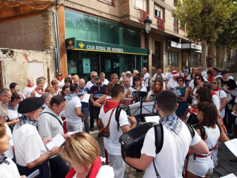 Encierro, música, danzas, aniversario y despedida en el sábado de fiestas de Sangüesa